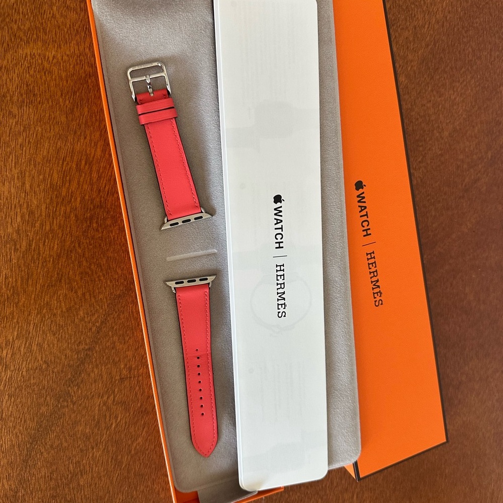 Hermès Leather Single Tour Apple Watch Band in Rose Texas 41 mm